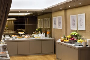Daily buffet breakfast for a fee - Starhotels Michelangelo (Florence)