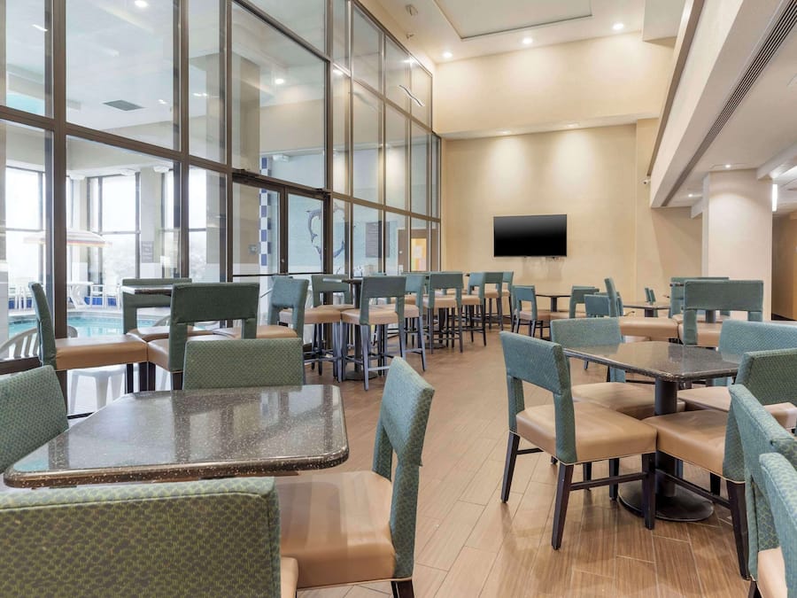 Petit déjeuner buffet compris tous les jours