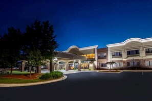 Exterior - Days Inn & Suites by Wyndham Rochester Hills MI (Rochester)