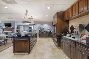Free daily buffet breakfast  - Best Western Savannah Historic District (Savannah)