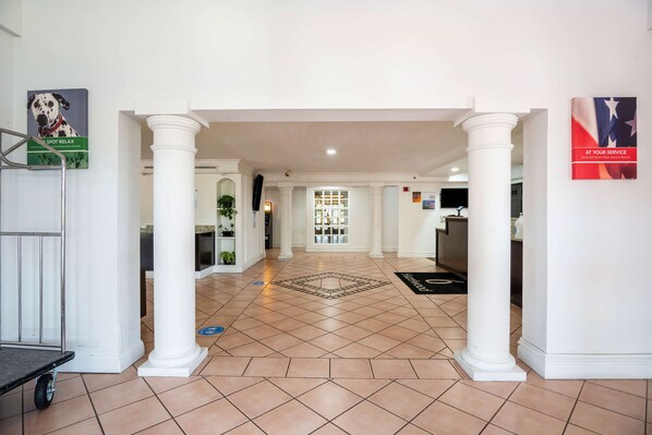 Lobby - Motel 6 Hazelwood, MO (Hazelwood)