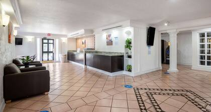 Motel 6 Hazelwood, MO