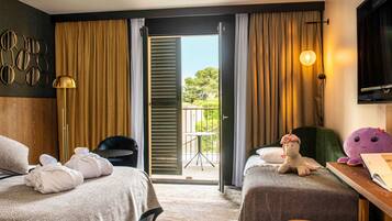 Privilege Room with 1 double bed and 1 single sofa bed | In-room safe, desk, blackout drapes, soundproofing