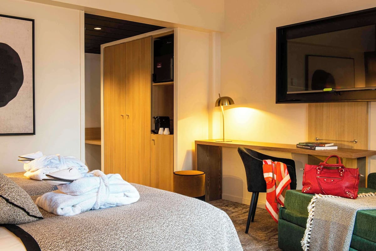 Privilege Room - a double bed and a trundle bed for 2 people