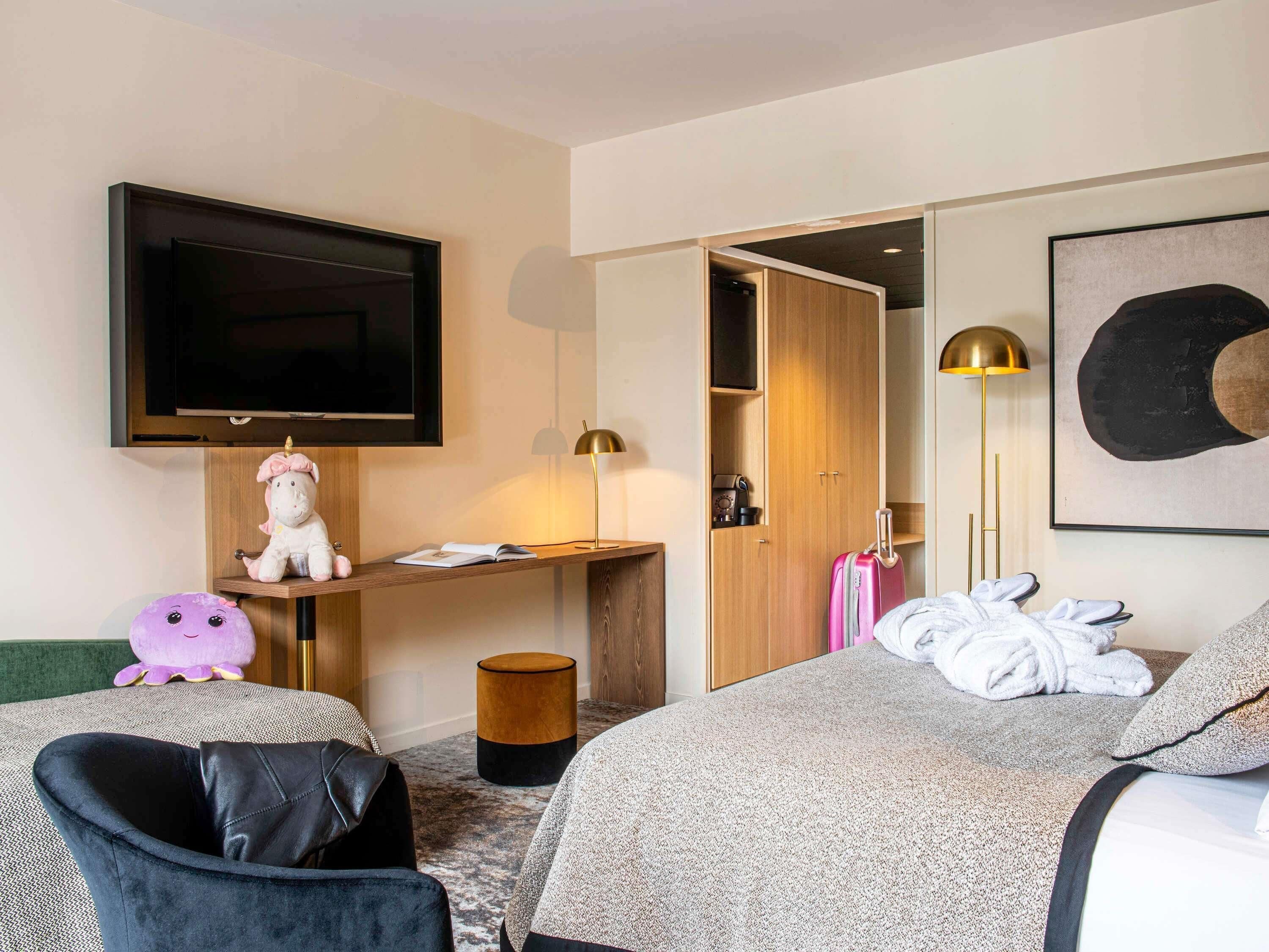 Privilege Room with 1 double bed and 1 single sofa bed | In-room safe, desk, blackout drapes, soundproofing