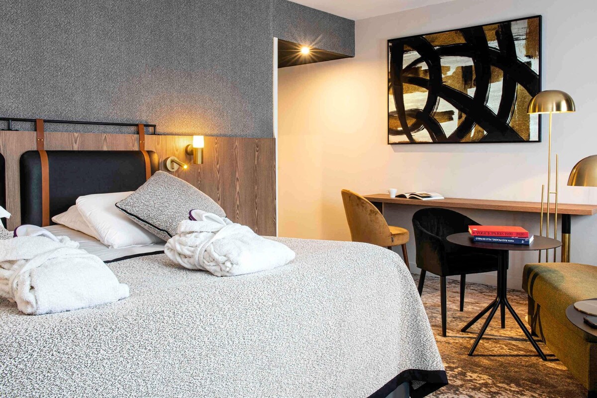Privilege, Chambre | Coffre-fort, bureau, rideaux d’obscurcissement, système d’insonorisation