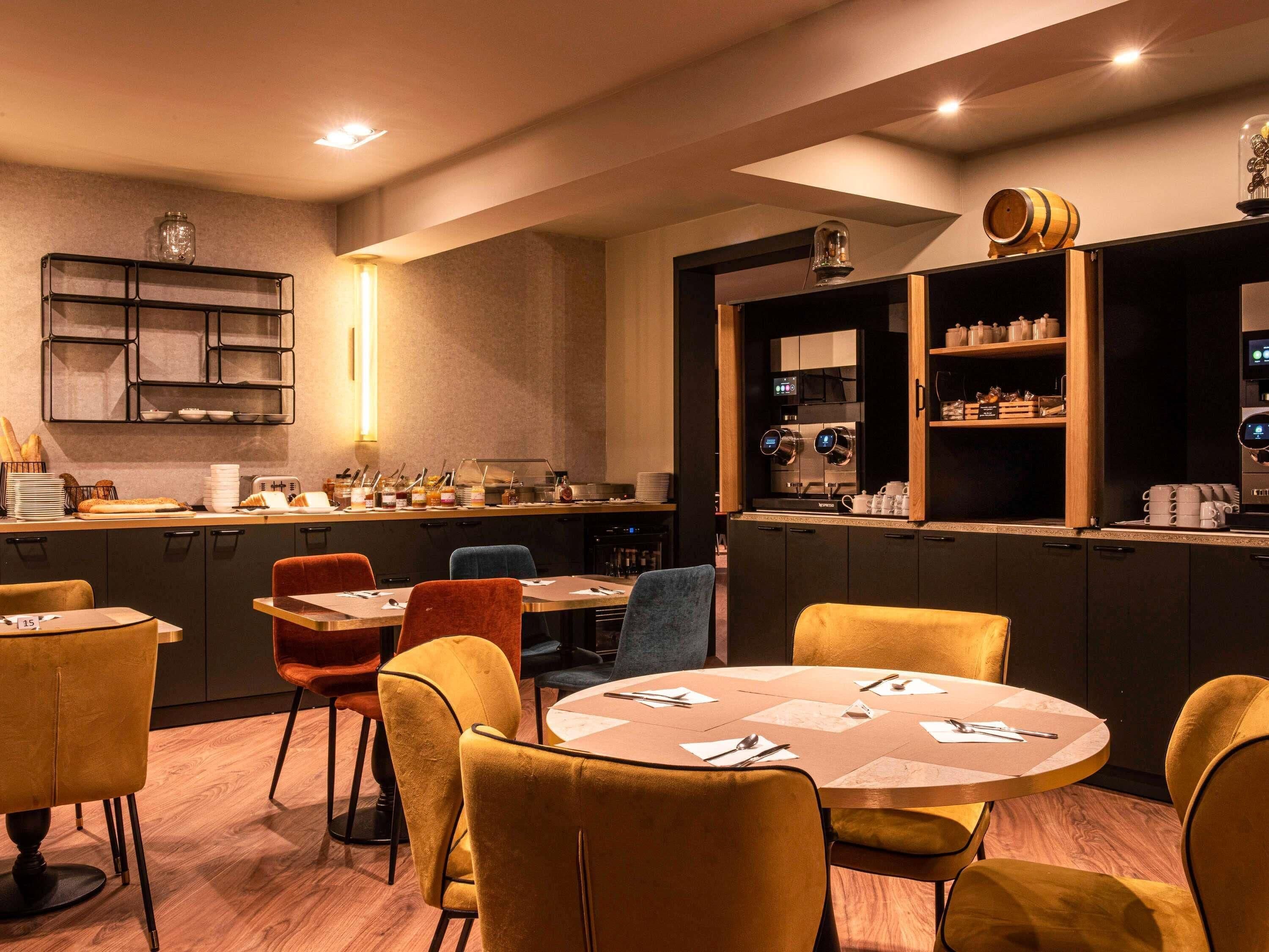 每日供應自助早餐 (每人 EUR18)