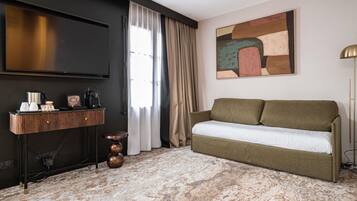 Zimmersafe, Schreibtisch, Verdunkelungsvorhänge, schallisolierte Zimmer