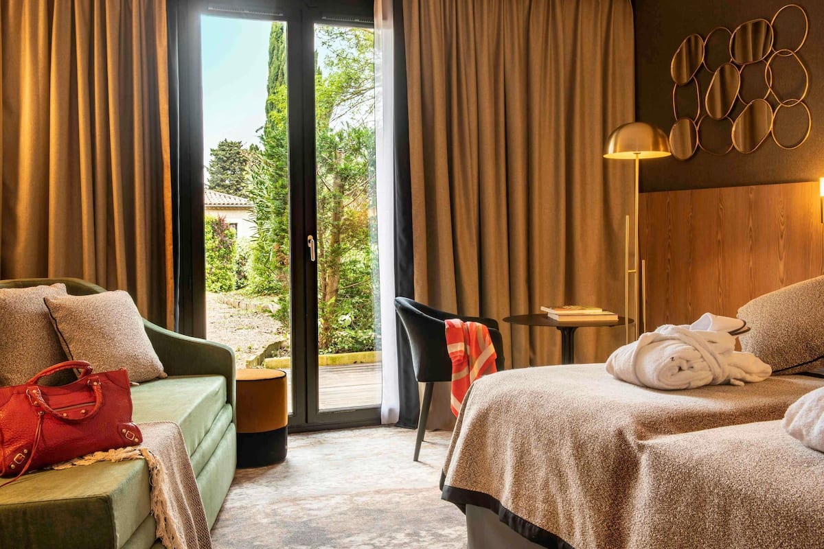 In-room safe, desk, blackout drapes, soundproofing