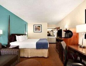 Business Room, 1 King Bed, Non Smoking | Pillow-top beds, desk, blackout curtains, iron/ironing board