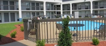 Baymont Inn & Suites Florence by Wyndham