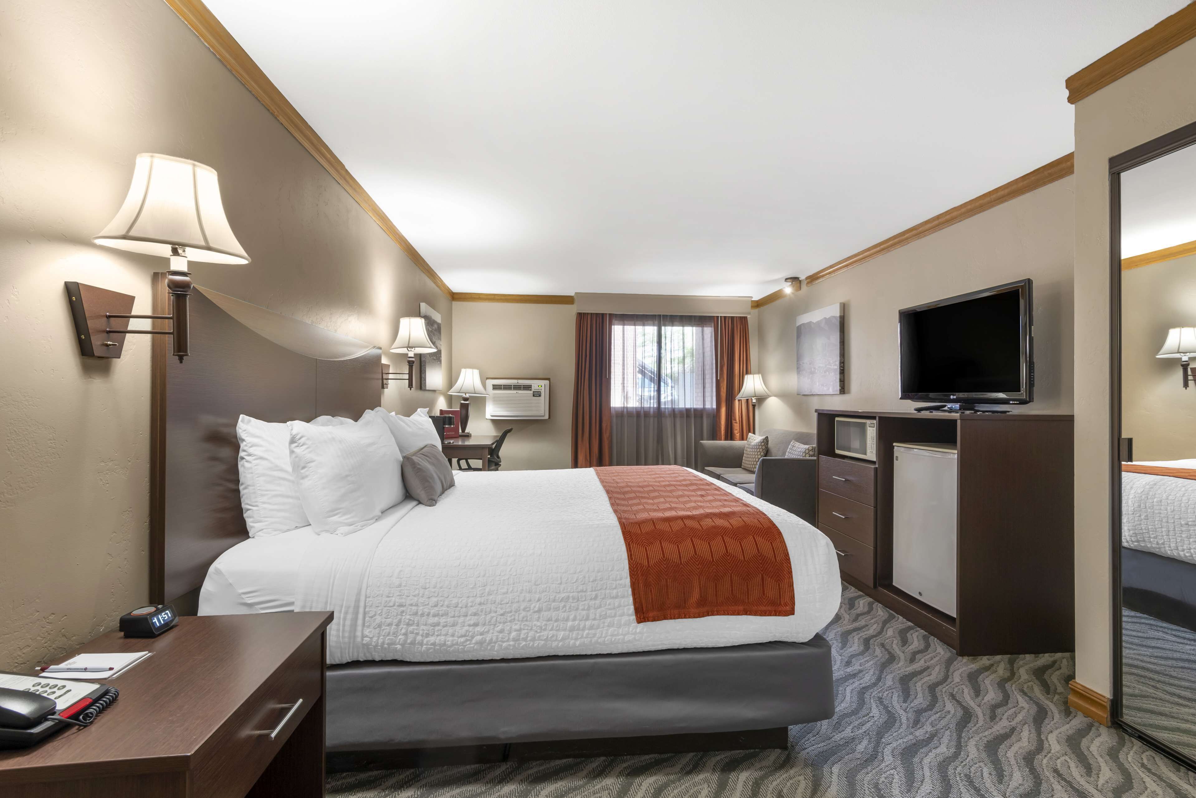 standard room, 1 king bed, non smoking, refrigerator & microwave (walk-in shower;with sofabed) | 1 bedroom, in-room safe, individually decorated, individually furnished