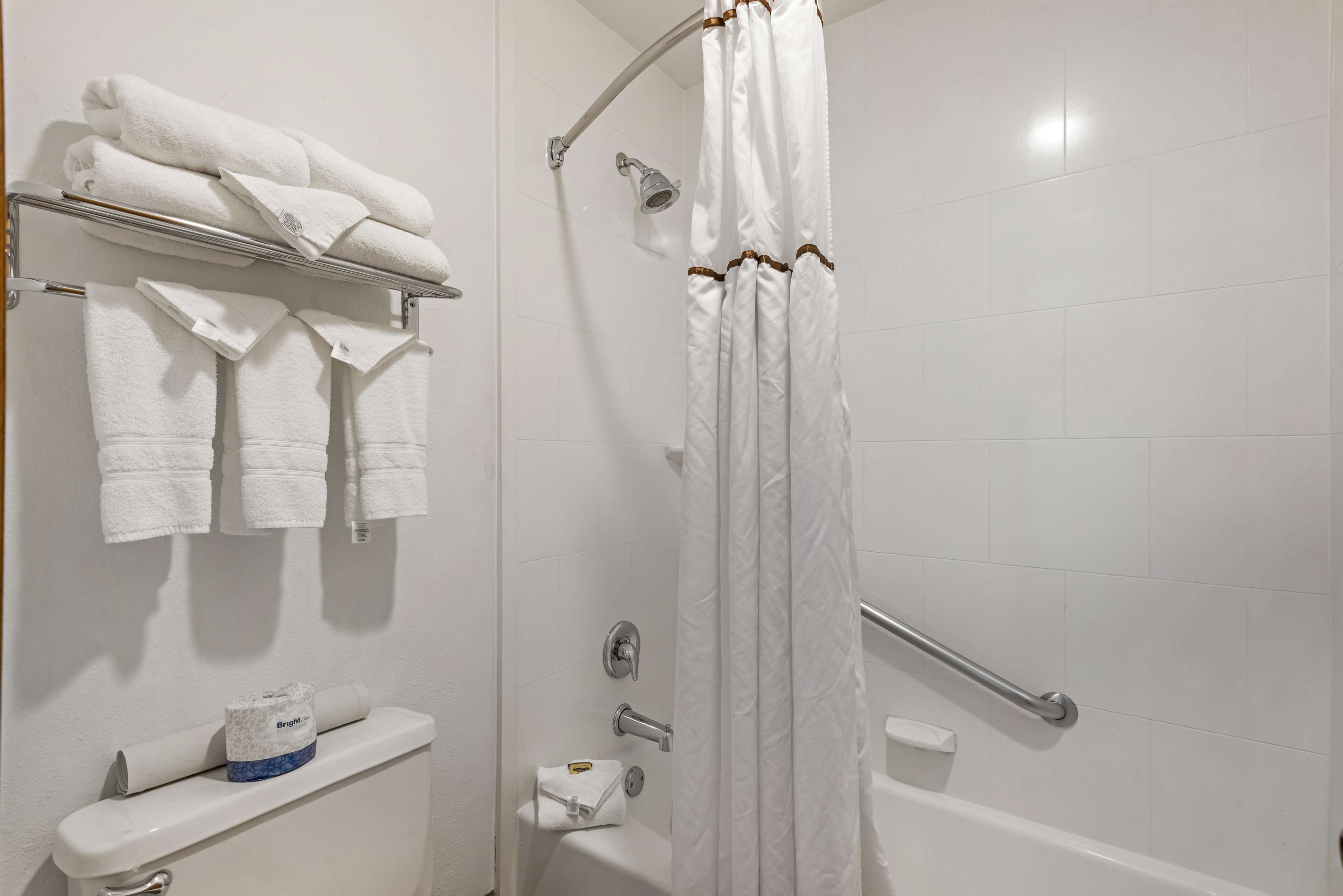 standard room, 2 queen beds, non smoking, refrigerator & microwave (pet friendly) | bathroom | combined shower/bathtub, free toiletries, hair dryer, towels