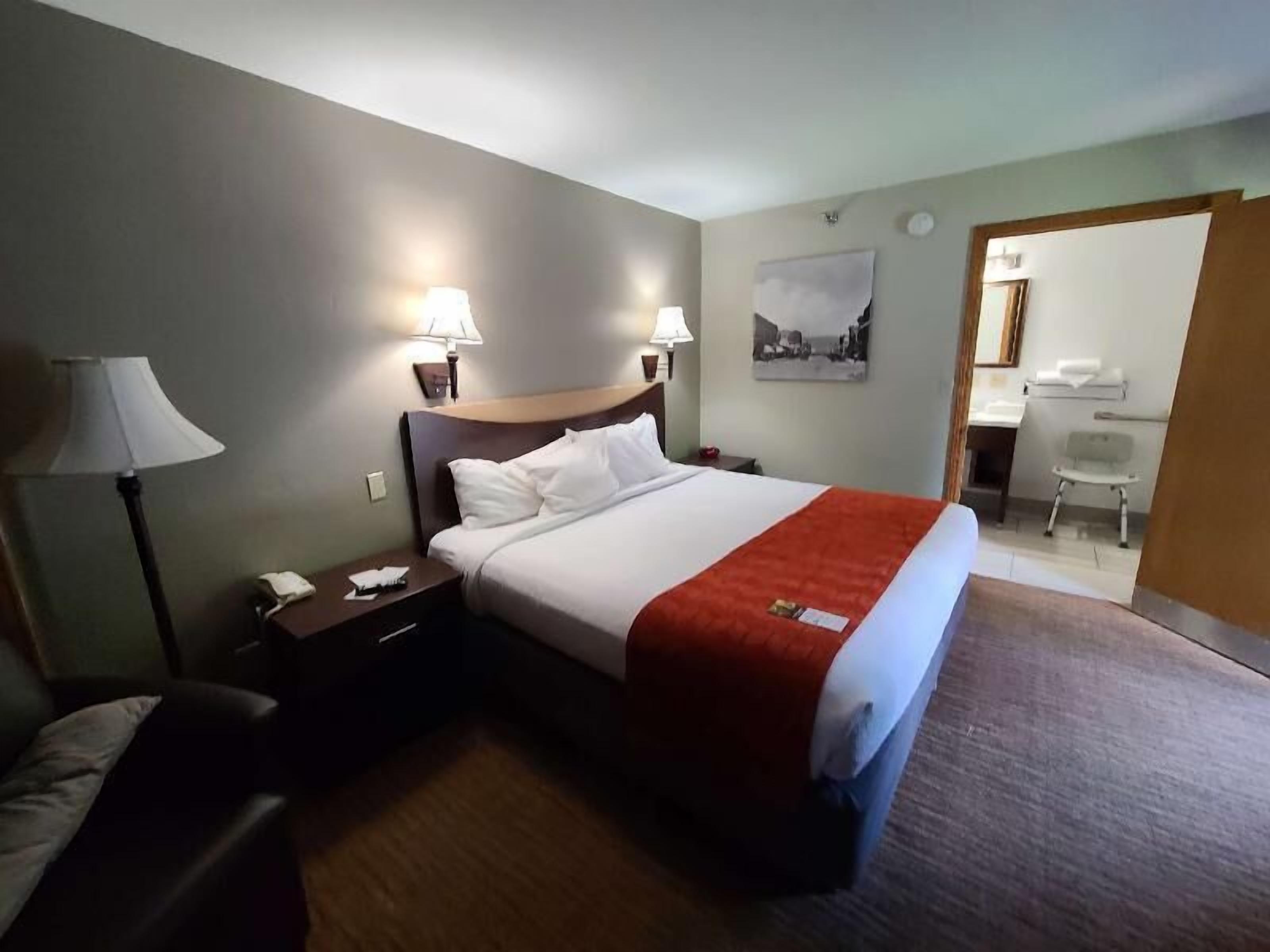 In-room safe, individually decorated, individually furnished, desk