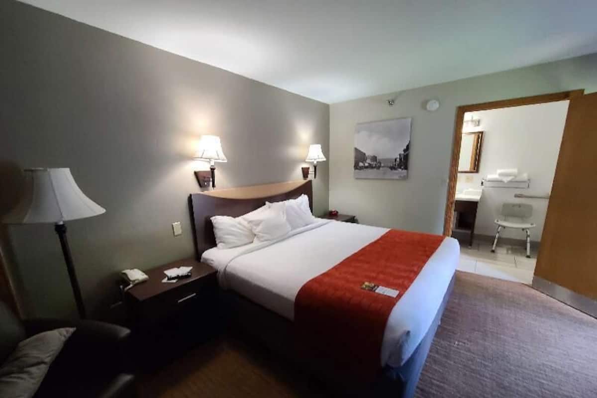 In-room safe, individually decorated, individually furnished, desk