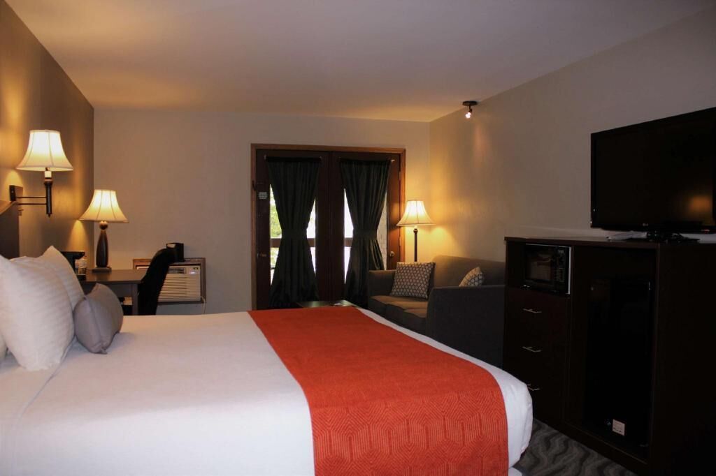 In-room safe, individually decorated, individually furnished, desk