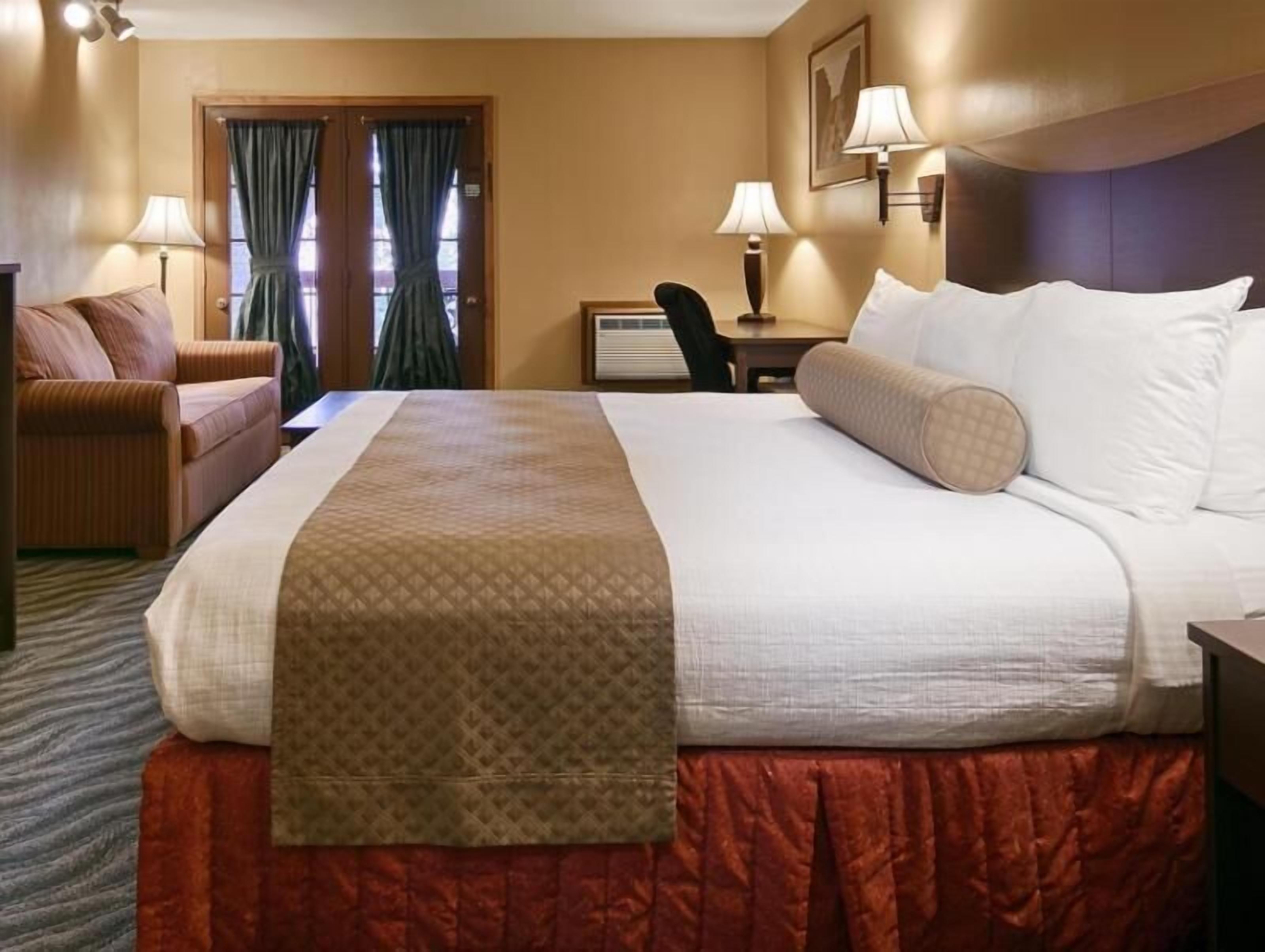 In-room safe, individually decorated, individually furnished, desk
