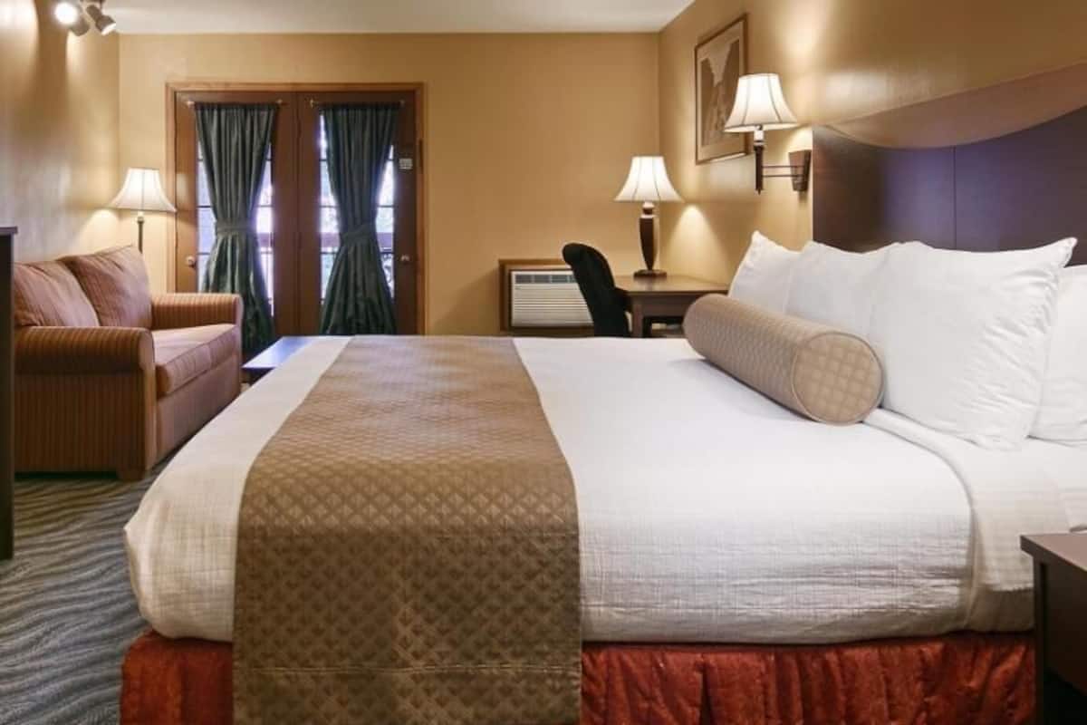 In-room safe, individually decorated, individually furnished, desk