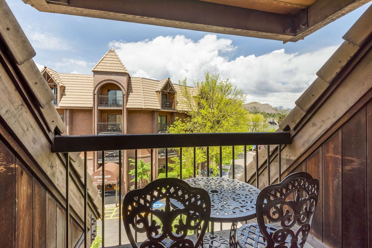 Standard Room, 1 King Bed, Non Smoking, Balcony (Walk-in Shower;Larger Room) | In-room safe, individually decorated, individually furnished, desk