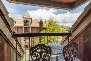 Standard Room, 1 King Bed, Non Smoking, Balcony (Walk-in Shower;Larger Room) | 1 bedroom, in-room safe, individually decorated, individually furnished