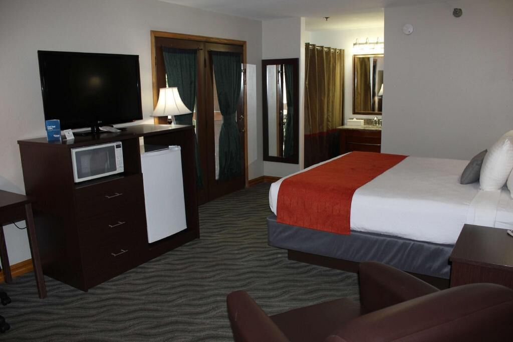 In-room safe, individually decorated, individually furnished, desk