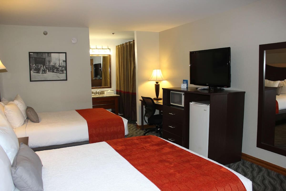 In-room safe, individually decorated, individually furnished, desk