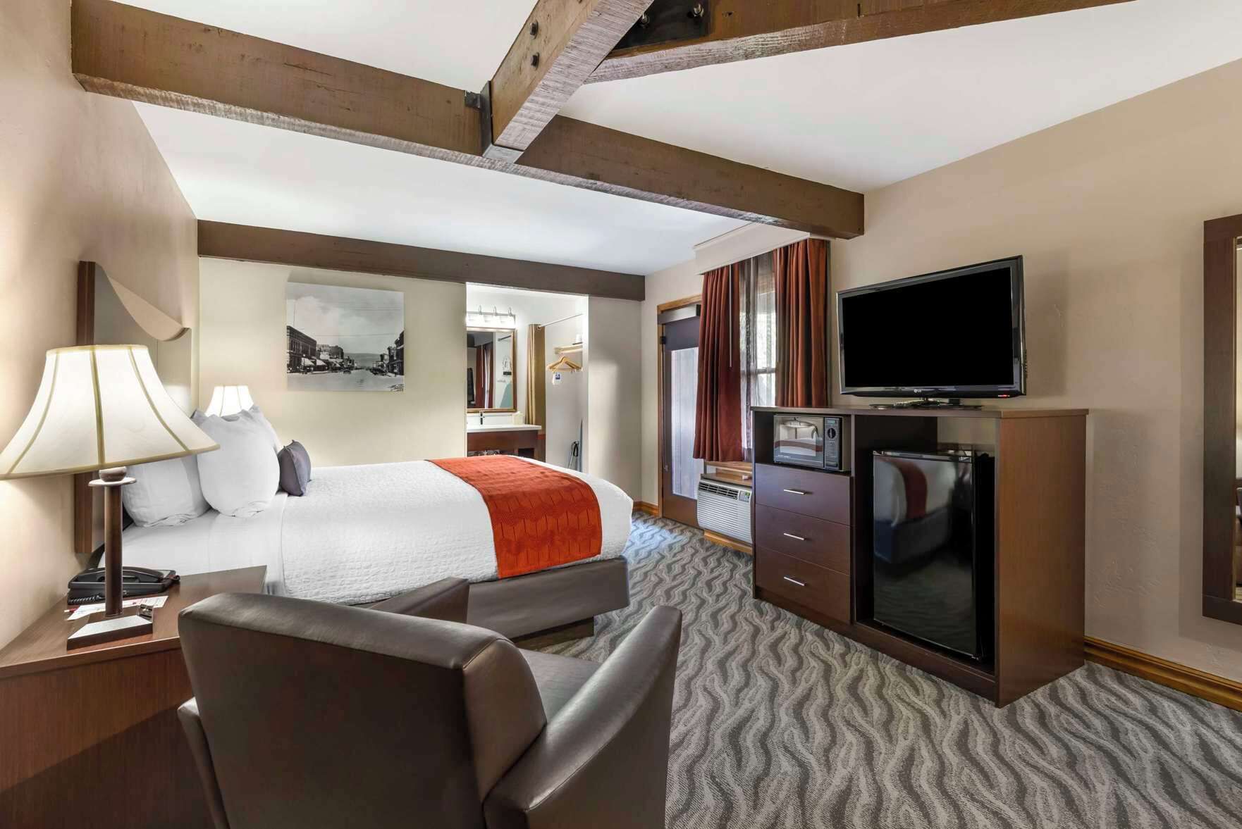 In-room safe, individually decorated, individually furnished, desk
