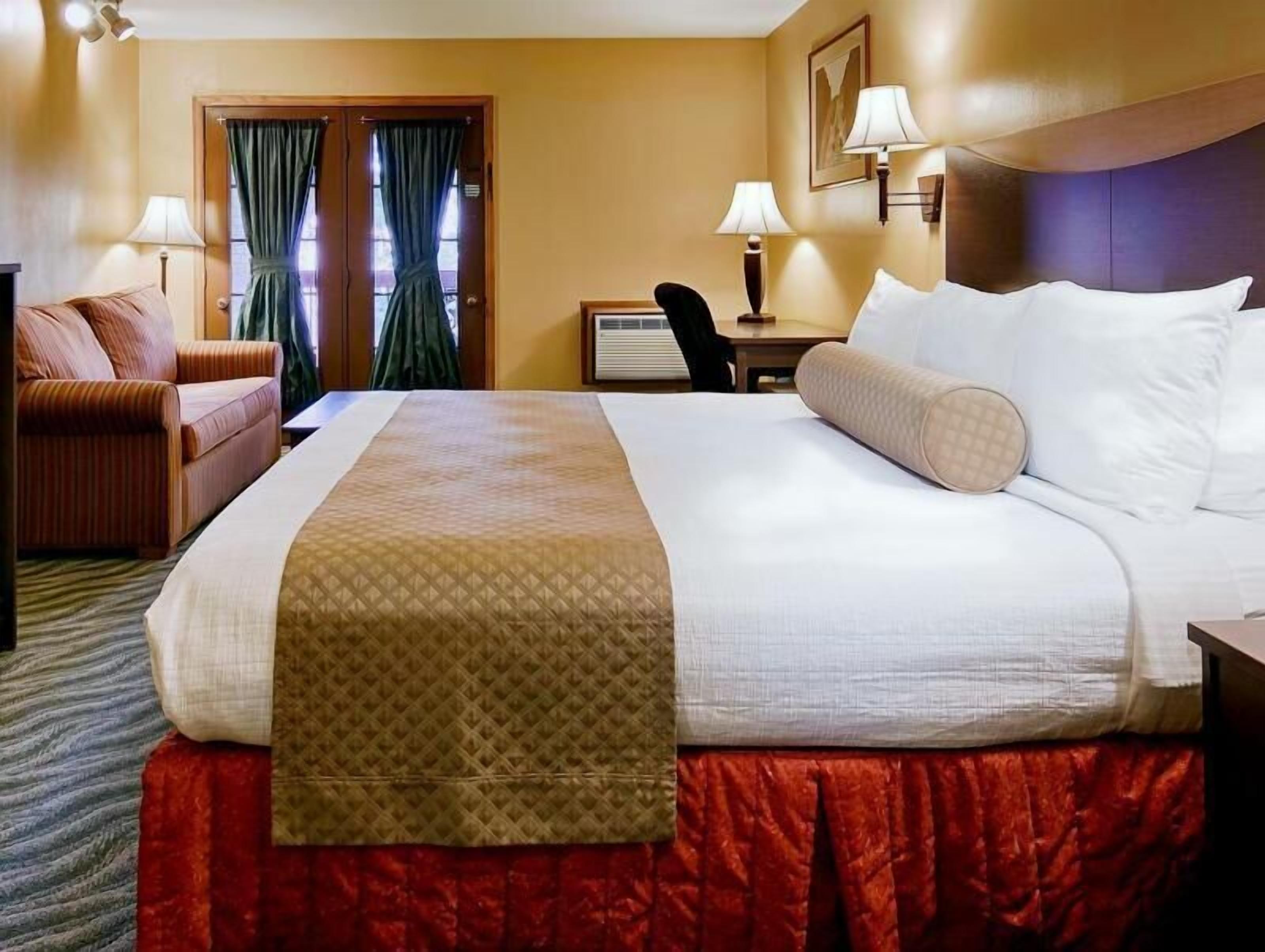 In-room safe, individually decorated, individually furnished, desk