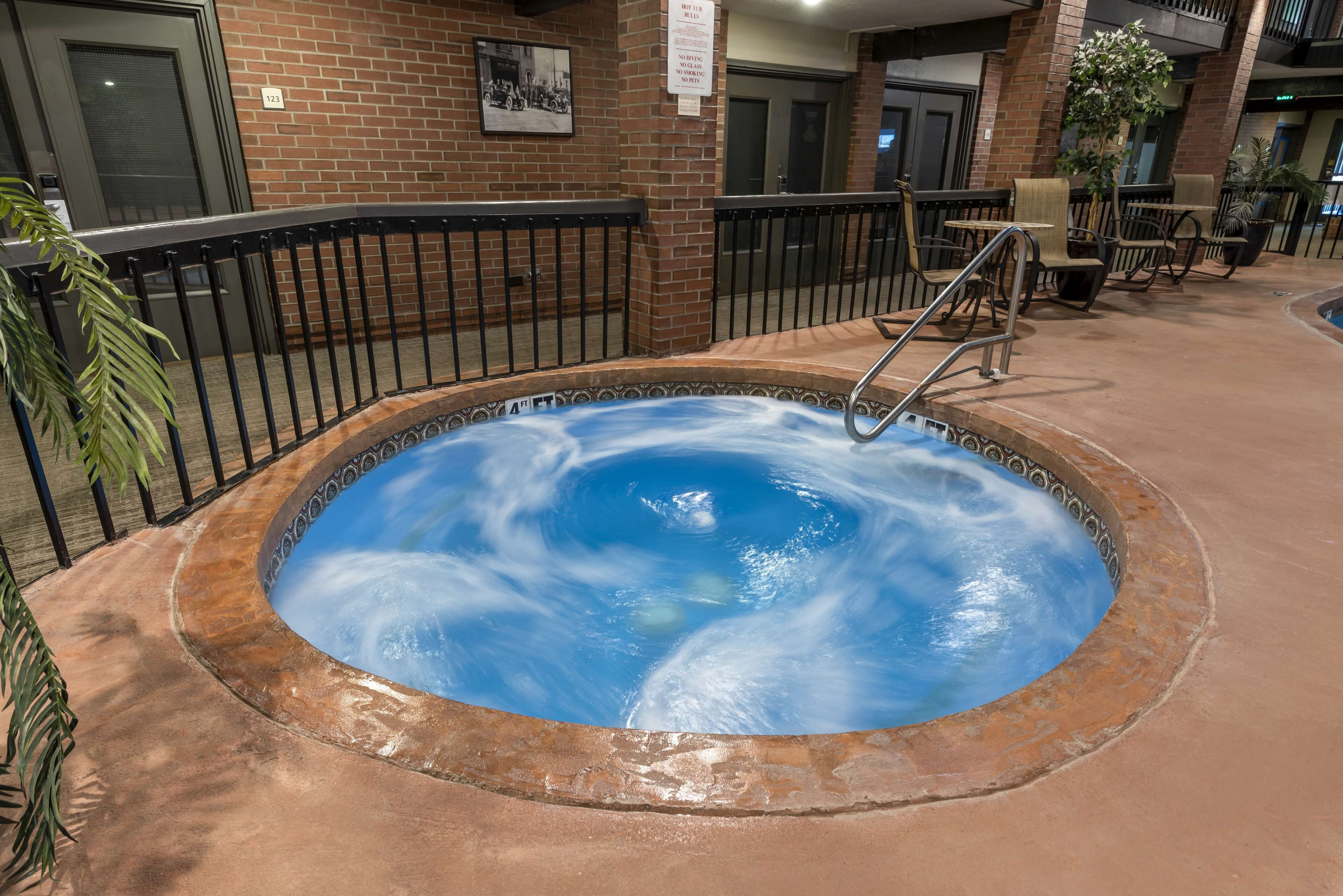 indoor pool, open 9:00 am to 9:00 pm, pool loungers