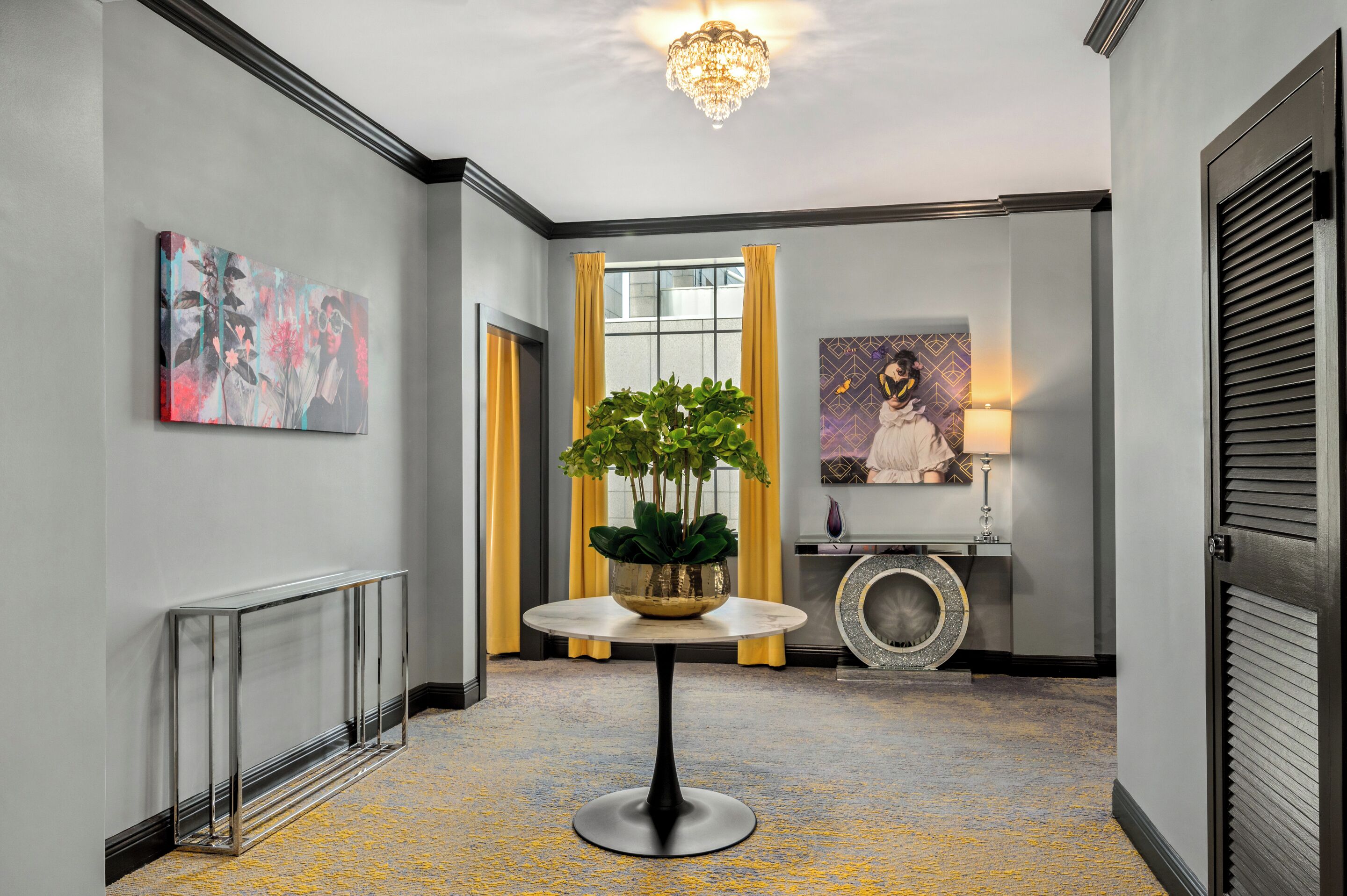 suite | living area | lcd tv