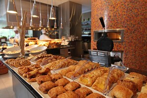 4 restaurants; breakfast, lunch and dinner served  - InterContinental Costa Rica at Multiplaza Mall by IHG (San Rafael)