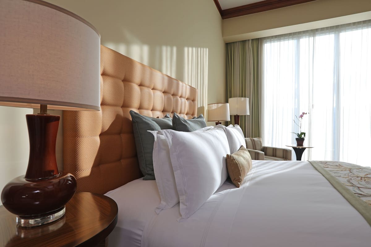 1 bedroom, Egyptian cotton sheets, premium bedding, down duvets