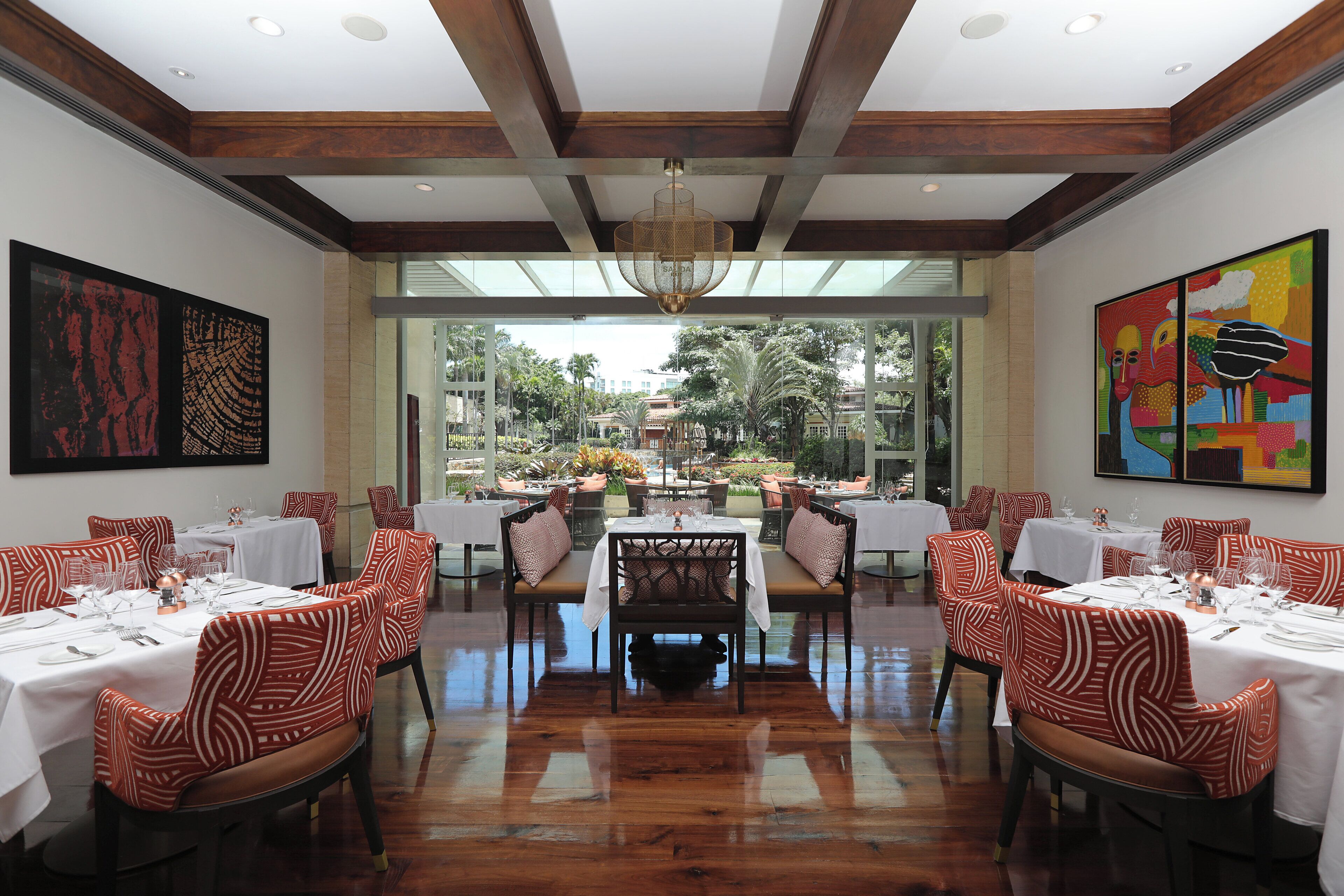 4 restaurants; breakfast, lunch, and dinner served