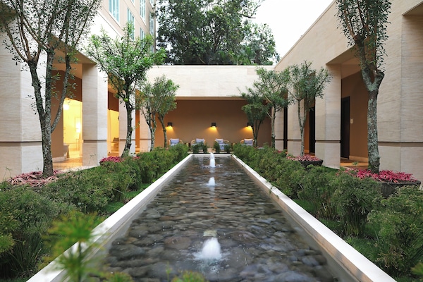 Couples treatment rooms, sauna, steam room, Turkish bath