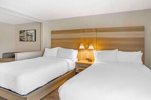 1 bedroom, premium bedding, desk, laptop workspace
