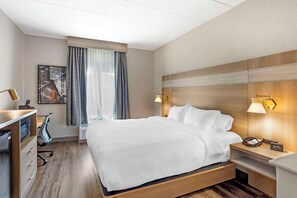 Premium bedding, desk, laptop workspace, blackout curtains - Best Western Plus Heritage Rail Inn & Suites (York)