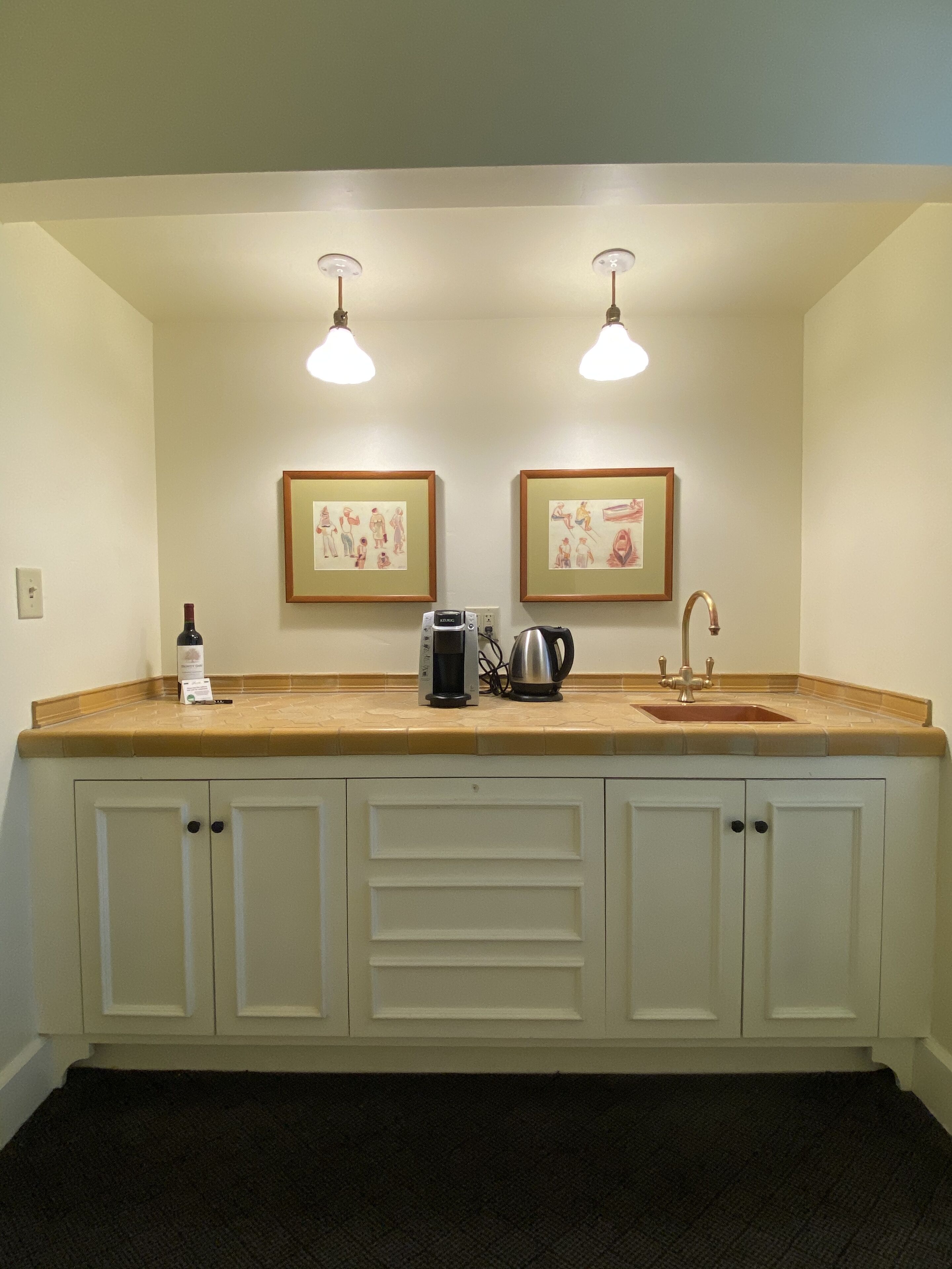 fairmont, suite, 2 bedrooms | private kitchenette | fridge, microwave, coffee/tea maker, electric kettle