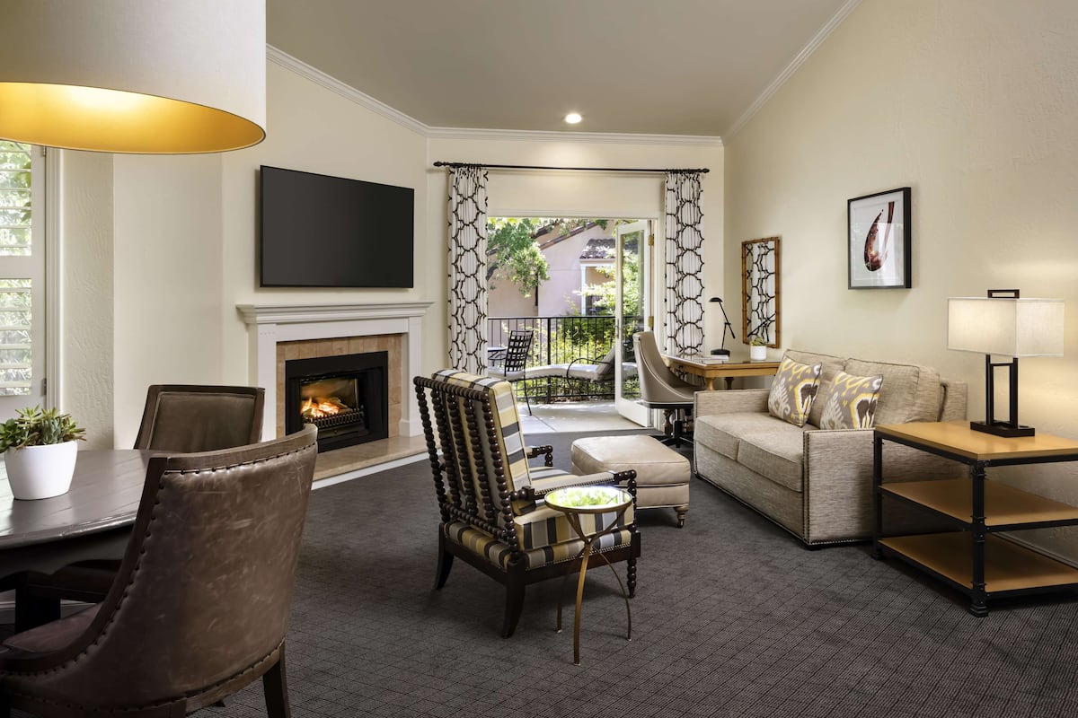 Suite, 1 King Bed, Hot Tub, Garden View (Jack London) | Premium bedding, down comforters, pillowtop beds, in-room safe