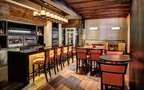 2 bars, lounge dans le hall