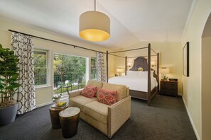 Premium bedding, down comforters, pillowtop beds, in-room safe - Fairmont Sonoma Mission Inn & Spa (Sonoma)