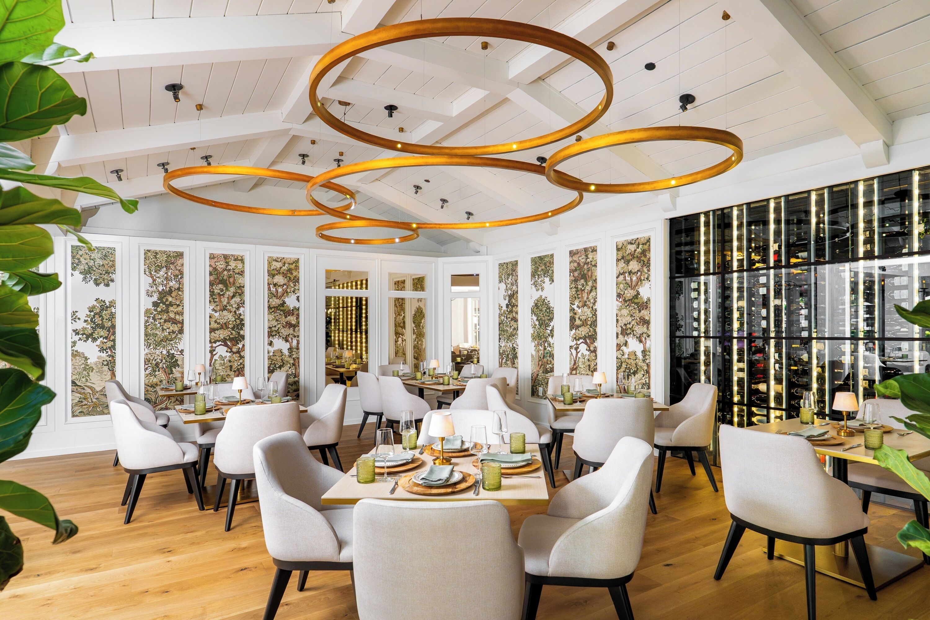 3 restaurants; breakfast, lunch and dinner served 