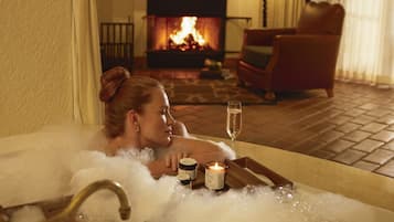 Mission Suite, 1 King Bed with Sofa bed, Non Smoking, Fireplace | Jetted bathtub