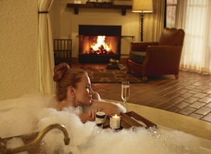 Mission Suite, 1 King Bed with Sofa bed, Non Smoking, Fireplace | Jetted tub
