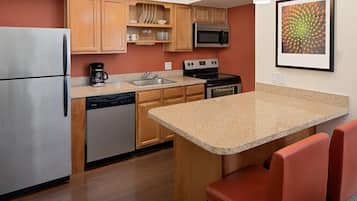Fridge, microwave, stovetop, dishwasher