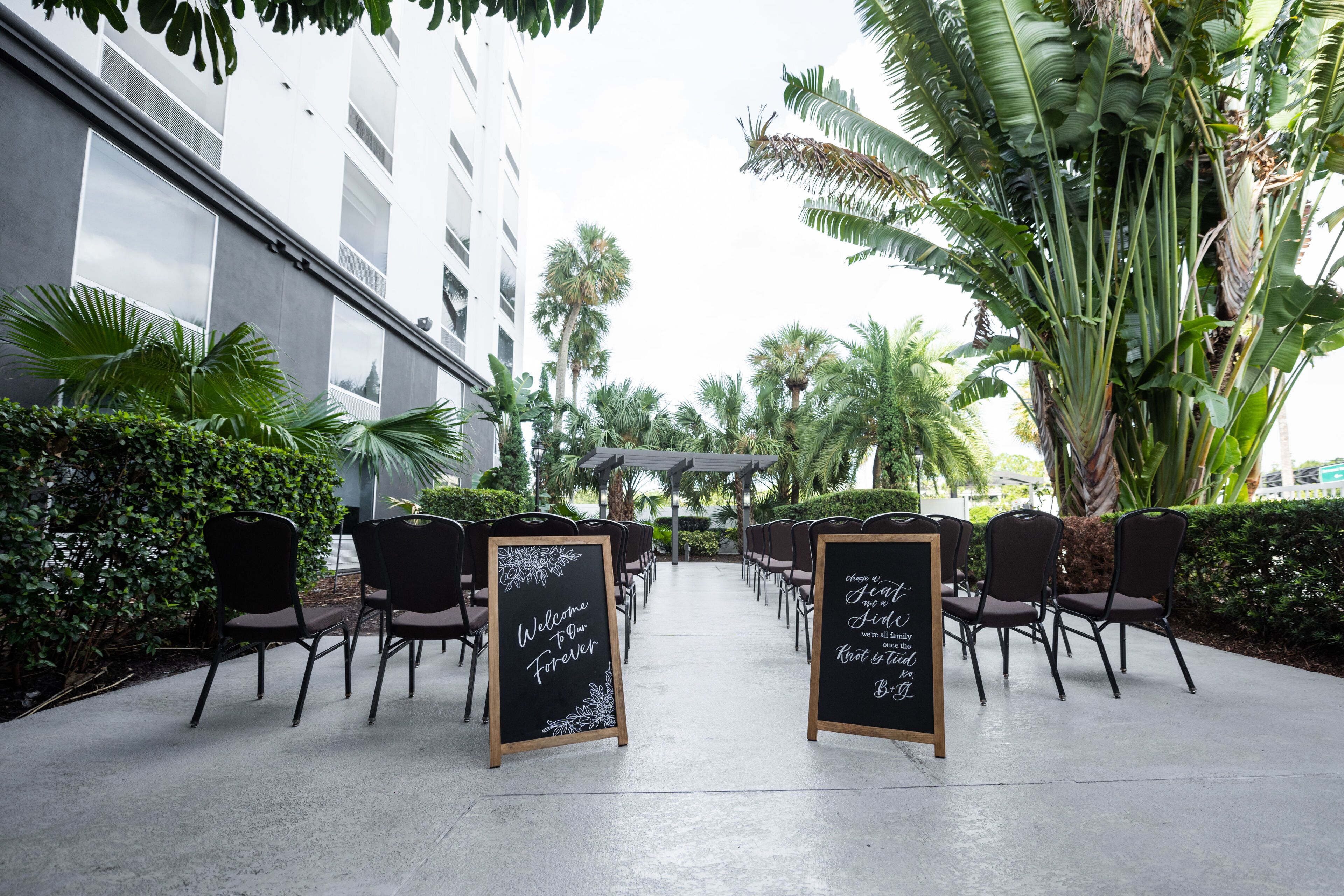 Photo - Courtyard by Marriott across Universal Orlando