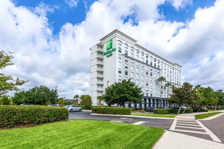 Holiday Inn Suites Across From Universal Orlando, an IHG Hotel - Image 13