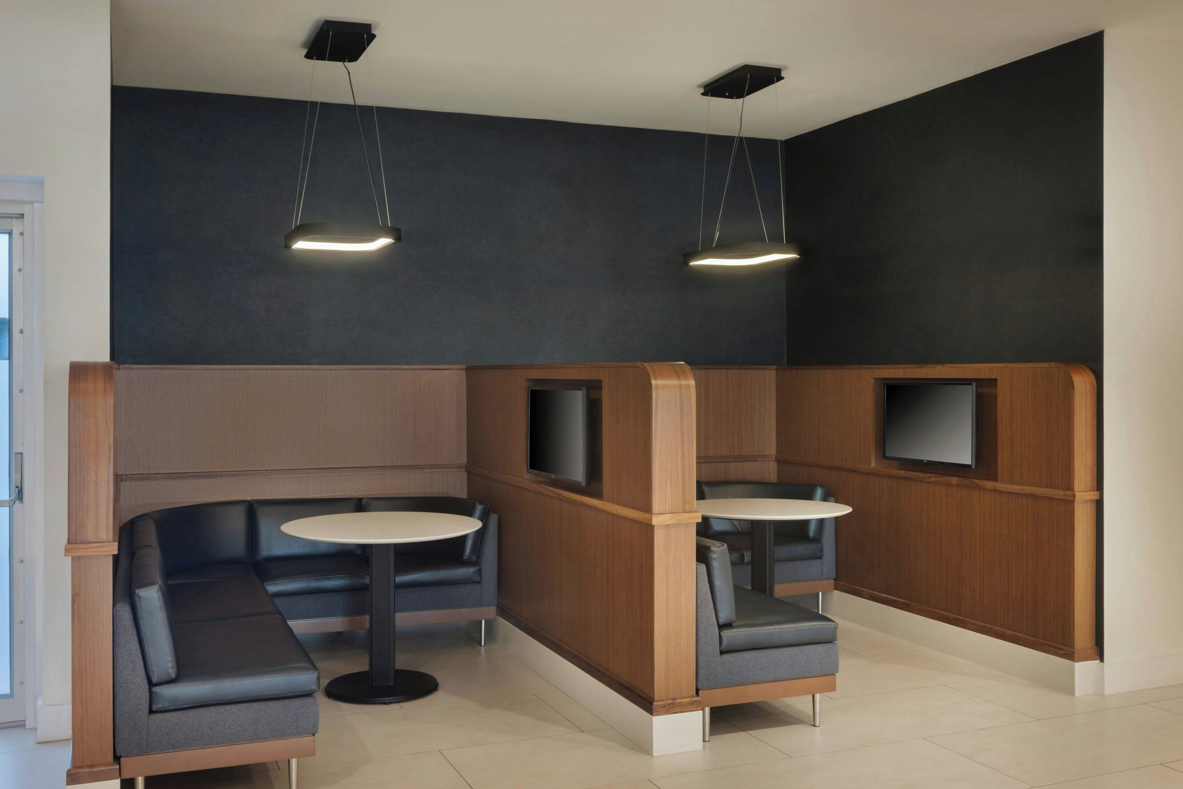 Photo - Courtyard by Marriott across Universal Orlando
