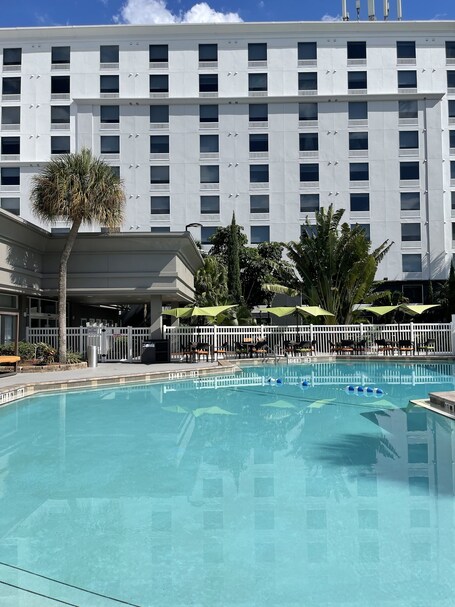 Holiday Inn Suites Across From Universal Orlando, an IHG Hotel - Image 52