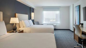 Zimmersafe, Schreibtisch, laptopgeeigneter Arbeitsplatz