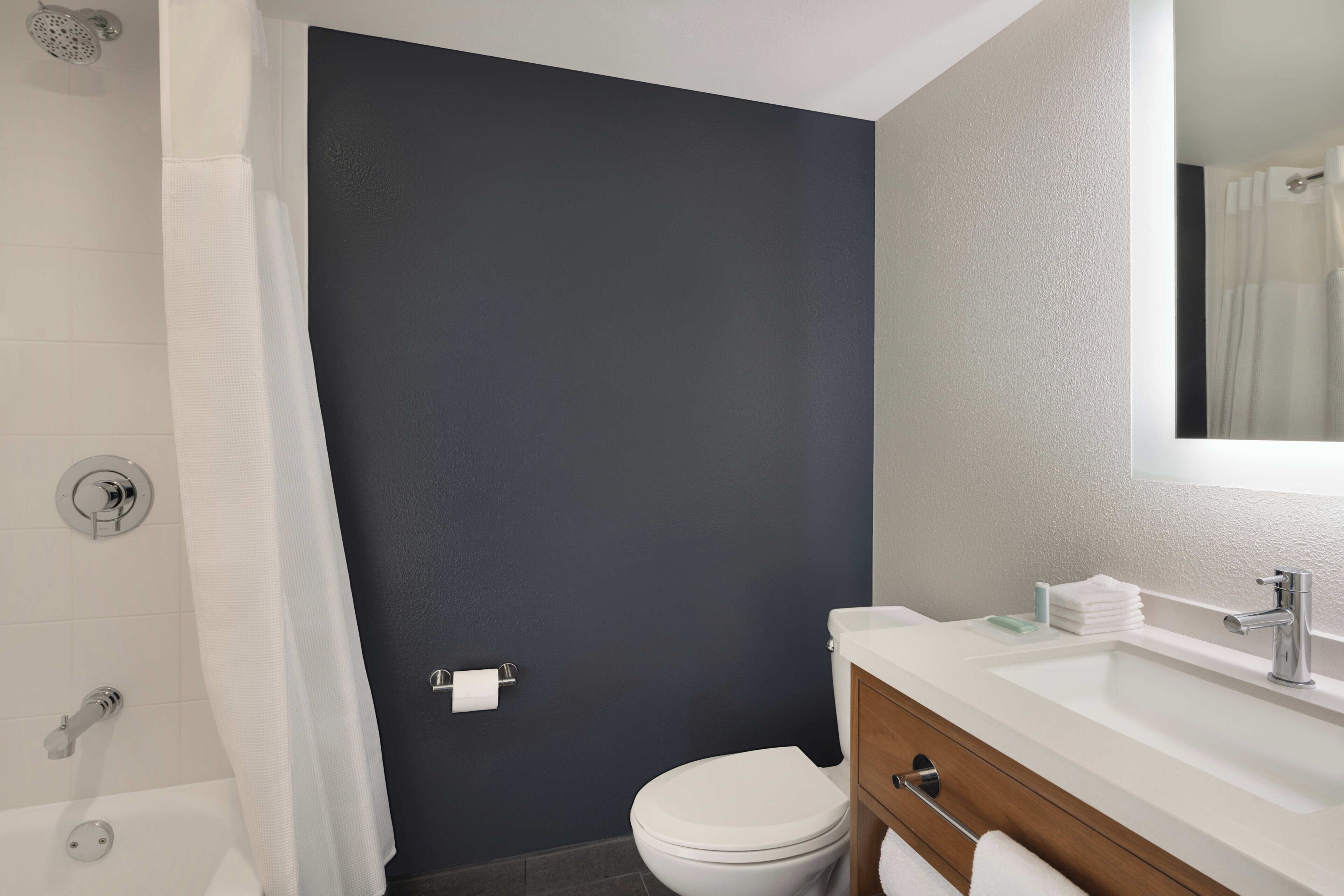 Caja de seguridad en la habitación y escritorio 